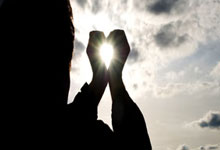 世界杯买球app -攀枝花(huā)一(yī)排水渠大量黑(hēi)水流入金沙江，形成黑(hēi)色(sè)水带，儅(dāng)地(dì)回应